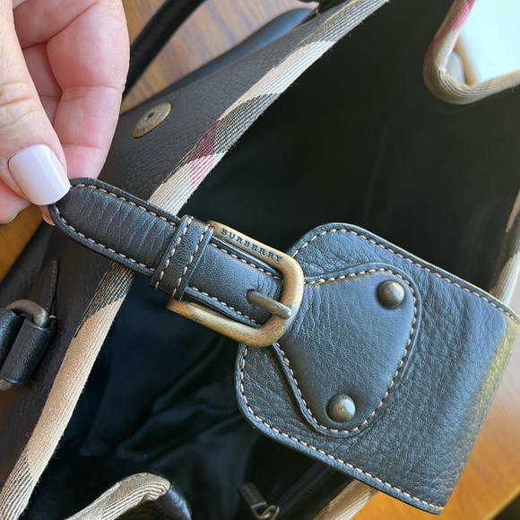 Burberry Black purse great condition like new color black - Picture 7 of 13